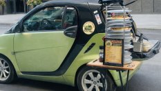 Уволнен от работа американец превърна Smart в пицария