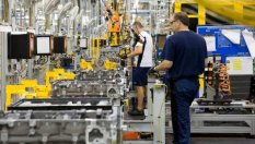 Вместо в електромобили GM инвестира 500 млн долара във V8
