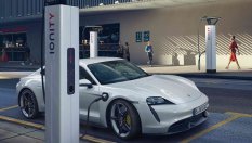 Удар по Porsche, хиляди Taycan са с опасни батерии