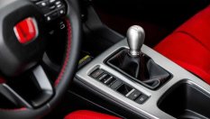 Спортните коли и ръчните скорости – любовта продължава