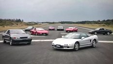 Най-скъпите и редки автомобили от 90-те години спорят на пистата