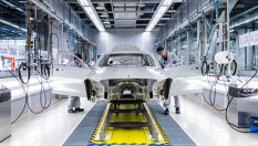 Mercedes-Benz спира производство заради проблем с резервни части