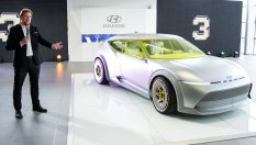 Шефът на Hyundai: Клиентите решават бъдещето на автомобила, а не политиците
