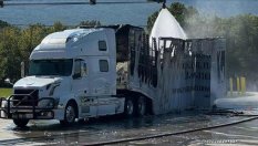 Суперколи за 1,5 милиона долара изгоряха на автовоз