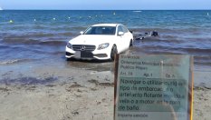 Mercedes-Benz E-Class отиде да плува при опит да изтегли лодка