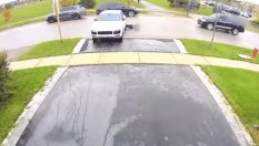 Жена открадна Porsche, след като прегази продавача