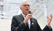 Шефът на Stellantis се опълчи на останалите производители