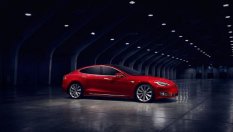 Tesla Model S получи още 50 к.с., за да бие Porsche Taycan