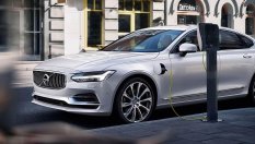 Volvo обеща безплатно зареждане на купувачите на хибриди
