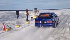 BMW M3 E30 е най-бързата кола на лед (ВИДЕО)