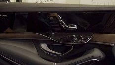 Новата S-Class получава екрани и във вратите