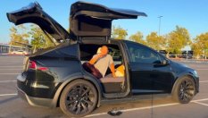 Бивш служител на Tesla превърна Model X в дом