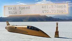 71-годишен вдигна над 750 км/ч с автомобил