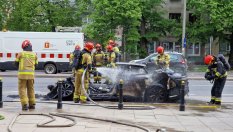 Lucid Air изгоря след удар в стълб