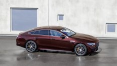 Mercedes изтегля автомобили заради проблем с кабели