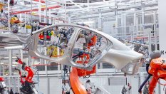 Jaguar Land Rover спира работа