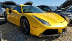 От Ferrari до Rolls-Royce: Хиляди коли, повредени от урагана, се продават