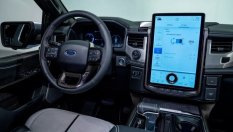 Дизайнерът на Bugatti е уплашен от броя на екраните в модерните коли