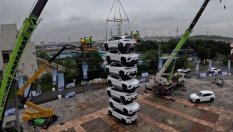 Построиха кула от... електрически автомобили!