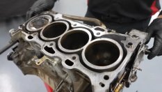 Как изглеждва двигателят на Toyota Camry след 480 000 км