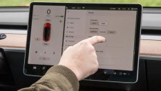 Големите сензорни екрани - залог за безопасността на колите