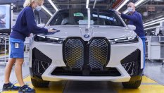 Решетката на BMW става още по-голяма и включва фарове