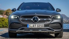 Опасност от пожар вкарва 250 000 коли на Mercedes в сервизите