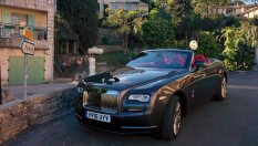 Царят е гологлав: тестваме Rolls Royce Dawn 