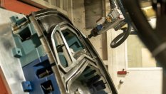 Нова технология намалява наполовина теглото на каросерията