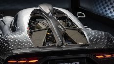 Вижте как пилоти от F1 тестват „най-горещите“ Mercedes-AMG