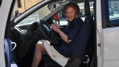 Никога не е късно да шофирате – 100-годишна италианка поднови книжката си