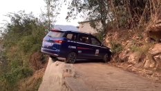 Безумна маневра над пропаст събра 25 милиона гледания