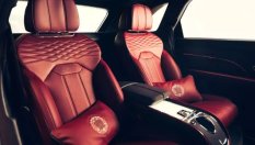 Bentley почете коронацията на Чарлз III със специални възглавници