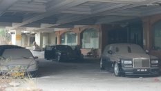 Изоставени луксозни коли бяха разграбени, след като се появиха в интернет