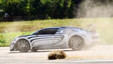 Bugatti Veyron пострада при удар в ... бала сено