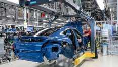 И Porsche се сблъска с отлива от електромобилите