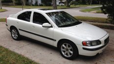 Volvo вкарва 460 000 стари коли в сервизите си