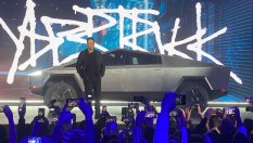 Tesla изненада всички с екстравагантен и много грозен пикап