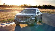 Новият SUV на BMW ще подава мигач вместо шофьора