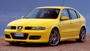 Как Seat Leon Cupra R победи VW Golf GTI в собствената му игра