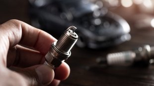Цветът на свещите подсказва за скрит проблем с двигателя