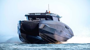 Brabus влиза в дълбоките води: 1450 конски сили за нов катамаран
