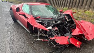 Ferrari за 300 000 евро беше унищожено в катастрофа до Манчестър