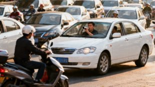 Защо шофьорите в Китай не ползват мигачи