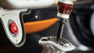 Как Pagani превърна скоростния лост в произведение на изкуството