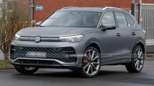 Европейският VW Tiguan R беше хванат без камуфлаж