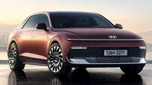 Флагманският седан на Hyundai получи огромен дисплей
