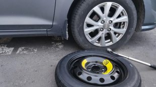 Близо половината нови коли се продават без резервна гума