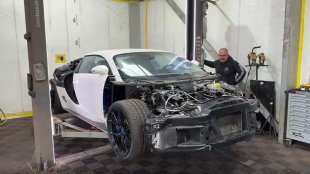 Британец обслужи Bugatti Veyron 16 пъти по-евтино от официален сервиз