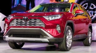 Сертифицирана Toyota RAV4 се оказа с 4 литра вода в двигателя